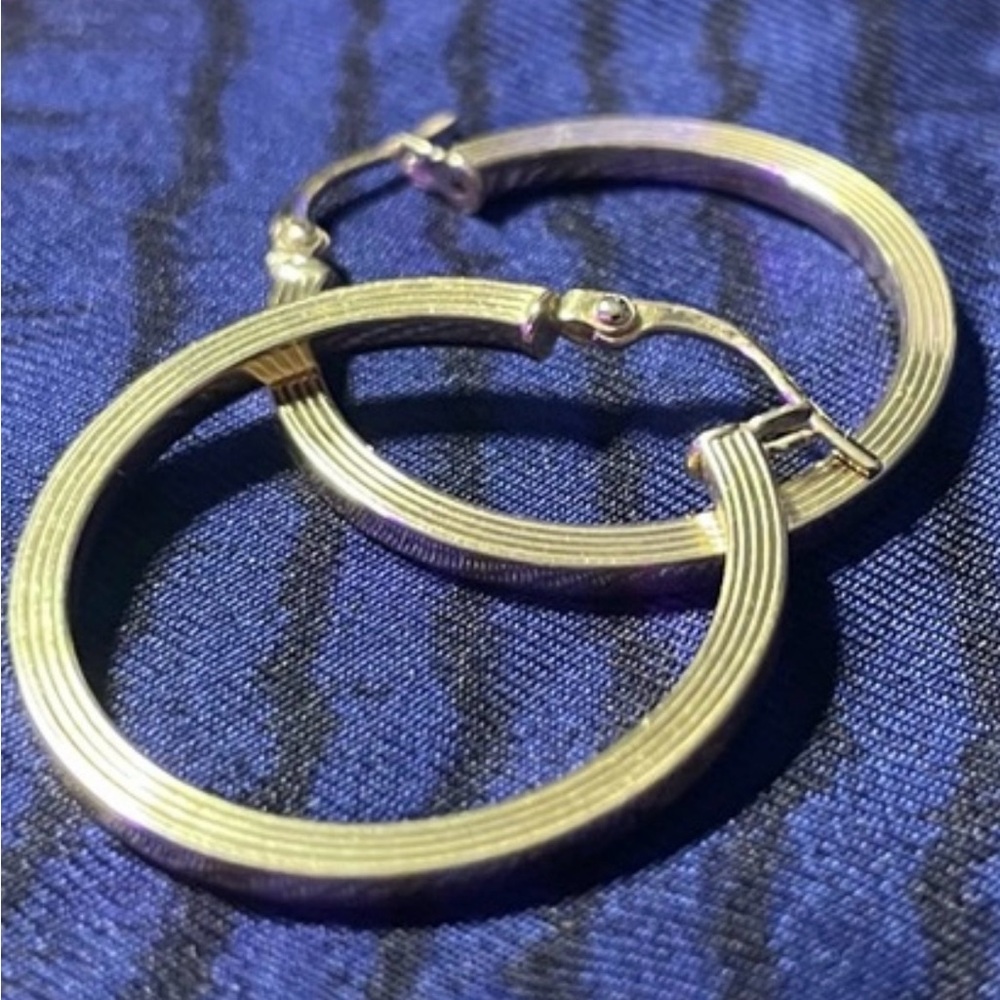 Solid 18k Dubai Yellow Gold Earrings - GORGEOUS! Brand New! 2025 LISTING
1” Hoop